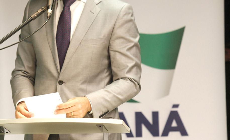 Governador Beto Richa e a secretária do Trabalho e Desenvolvimento Social, Fernanda Richa, assinam Termo de Convênio para Cofinanciamento do Serviço de Acolhimento de Adultos (Centro POP) e dos Serviços de Proteção e atendimento especializado às Famílias e Invididuos (PAEFI).Curitiba, 28/09/2015.Foto: Rogério Machado /SECS