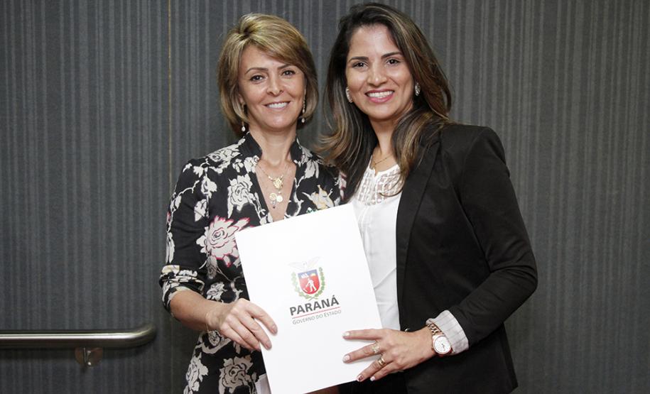 Governador Beto Richa e a secretária do Trabalho e Desenvolvimento Social, Fernanda Richa, assinam Termo de Convênio para Cofinanciamento do Serviço de Acolhimento de Adultos (Centro POP) e dos Serviços de Proteção e atendimento especializado às Famílias e Invididuos (PAEFI).Curitiba, 28/09/2015.Foto: Rogério Machado /SECS