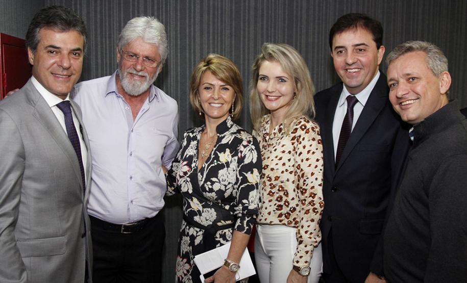 Governador Beto Richa e a secretária do Trabalho e Desenvolvimento Social, Fernanda Richa, assinam Termo de Convênio para Cofinanciamento do Serviço de Acolhimento de Adultos (Centro POP) e dos Serviços de Proteção e atendimento especializado às Famílias e Invididuos (PAEFI).Curitiba, 28/09/2015.Foto: Rogério Machado /SECS