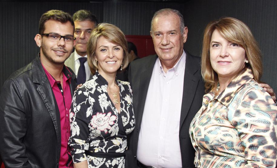 Governador Beto Richa e a secretária do Trabalho e Desenvolvimento Social, Fernanda Richa, assinam Termo de Convênio para Cofinanciamento do Serviço de Acolhimento de Adultos (Centro POP) e dos Serviços de Proteção e atendimento especializado às Famílias e Invididuos (PAEFI).Curitiba, 28/09/2015.Foto: Rogério Machado /SECS