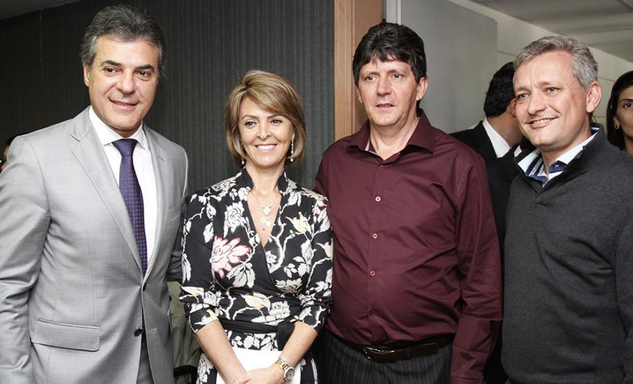 Governador Beto Richa e a secretária do Trabalho e Desenvolvimento Social, Fernanda Richa, assinam Termo de Convênio para Cofinanciamento do Serviço de Acolhimento de Adultos (Centro POP) e dos Serviços de Proteção e atendimento especializado às Famílias e Invididuos (PAEFI).Curitiba, 28/09/2015.Foto: Rogério Machado /SECS